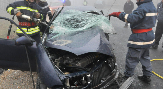 Трагично меле на пътя край Добрич: Мъж загуби живота си след удар в кола 