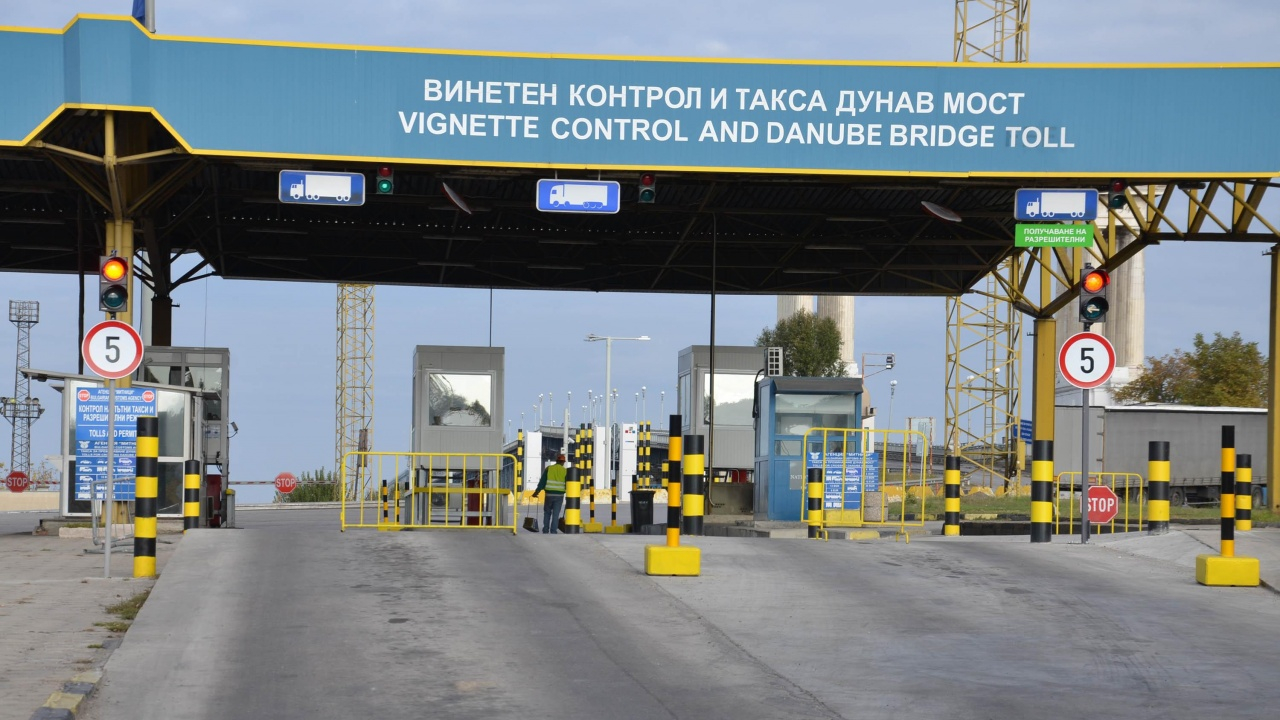 Митничари от "Дунав мост 2" спряха камион за проверка и онемяха от видяното СНИМКИ