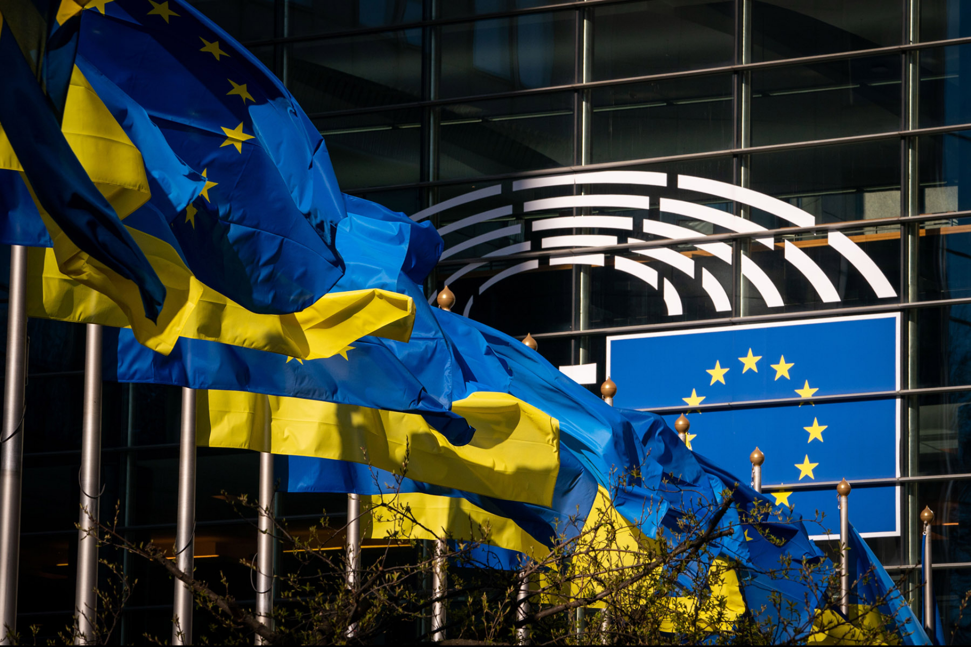 Европарламентът създава нов фонд за Украйна, дава милиарди в замяна на реформи 