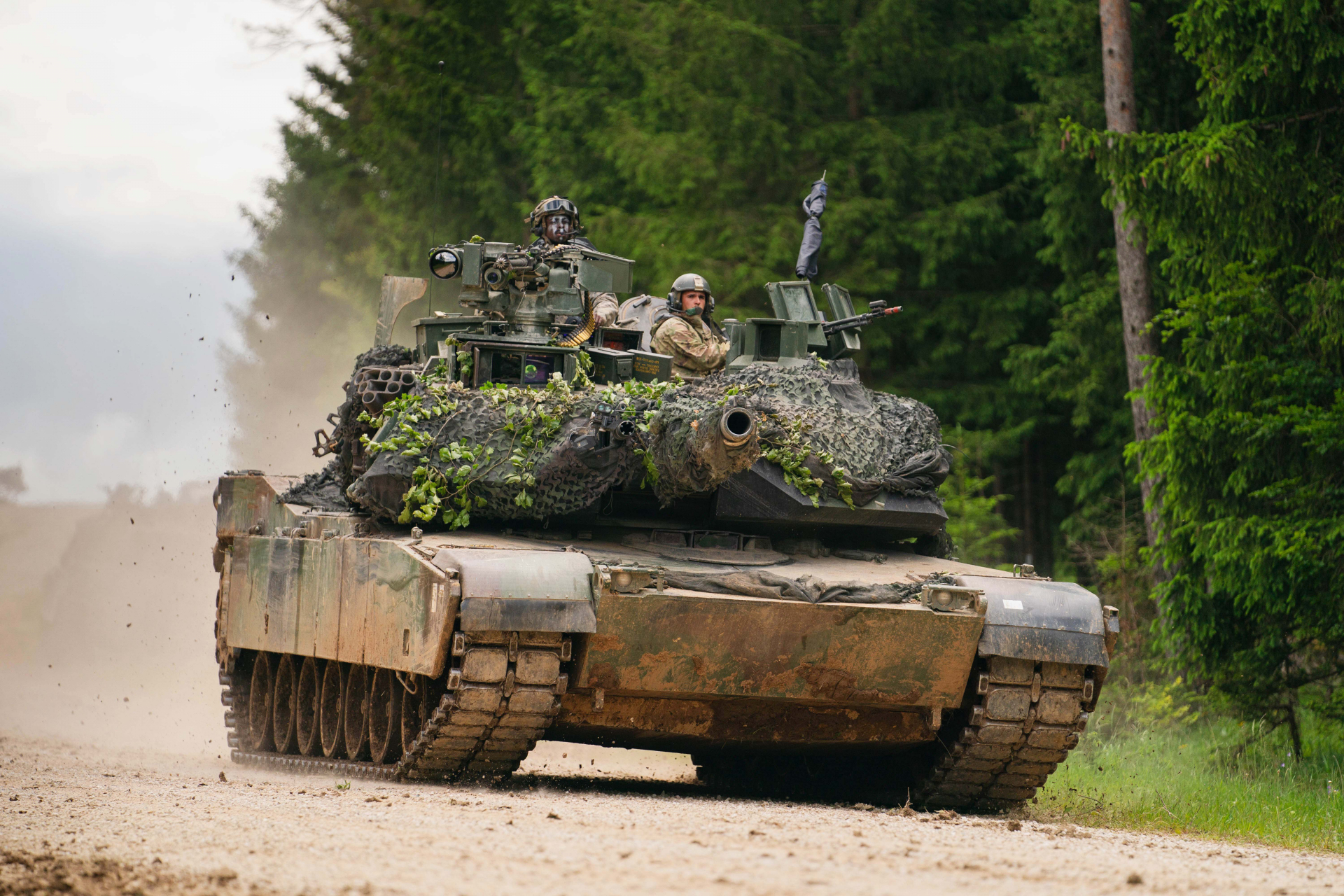 Newsweek: Танковете Abrams създават проблеми на ВСУ 