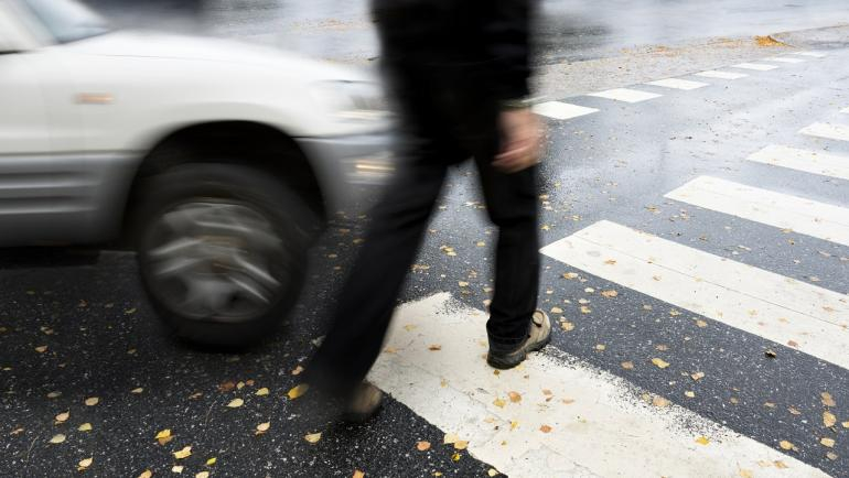 Тежък инцидент в Сливен: Автомобил помете пешеходка