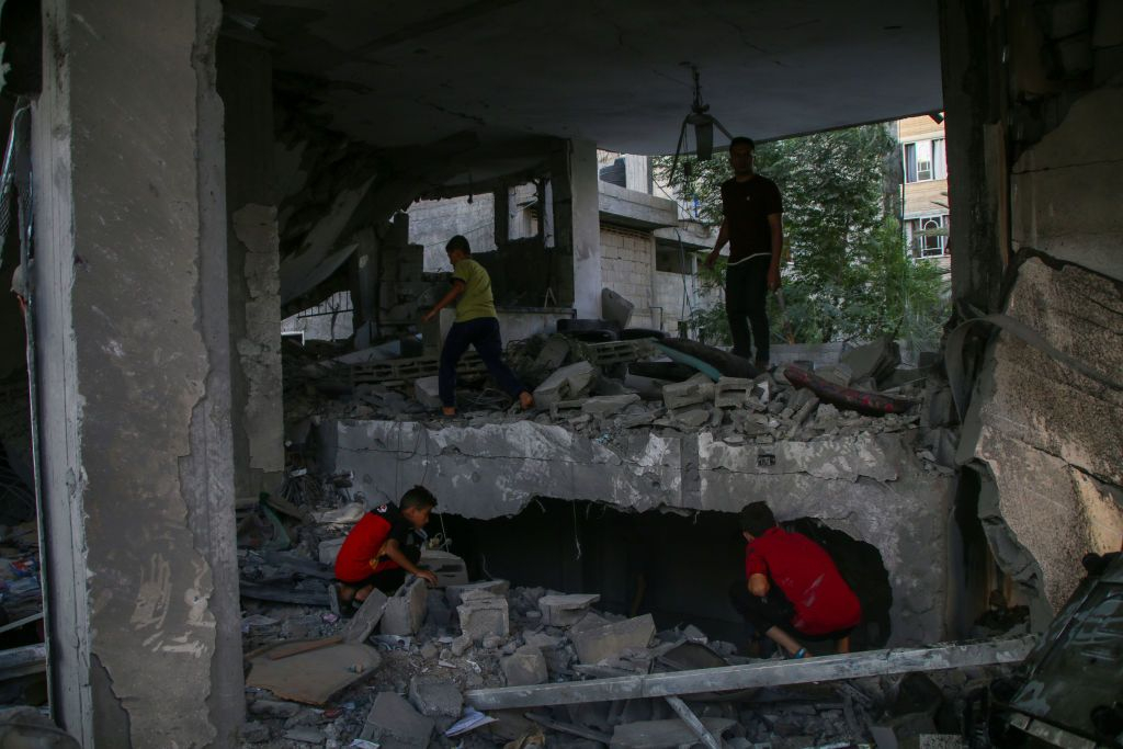 Израелски самолети взривиха тунел под джамията на Западния бряг