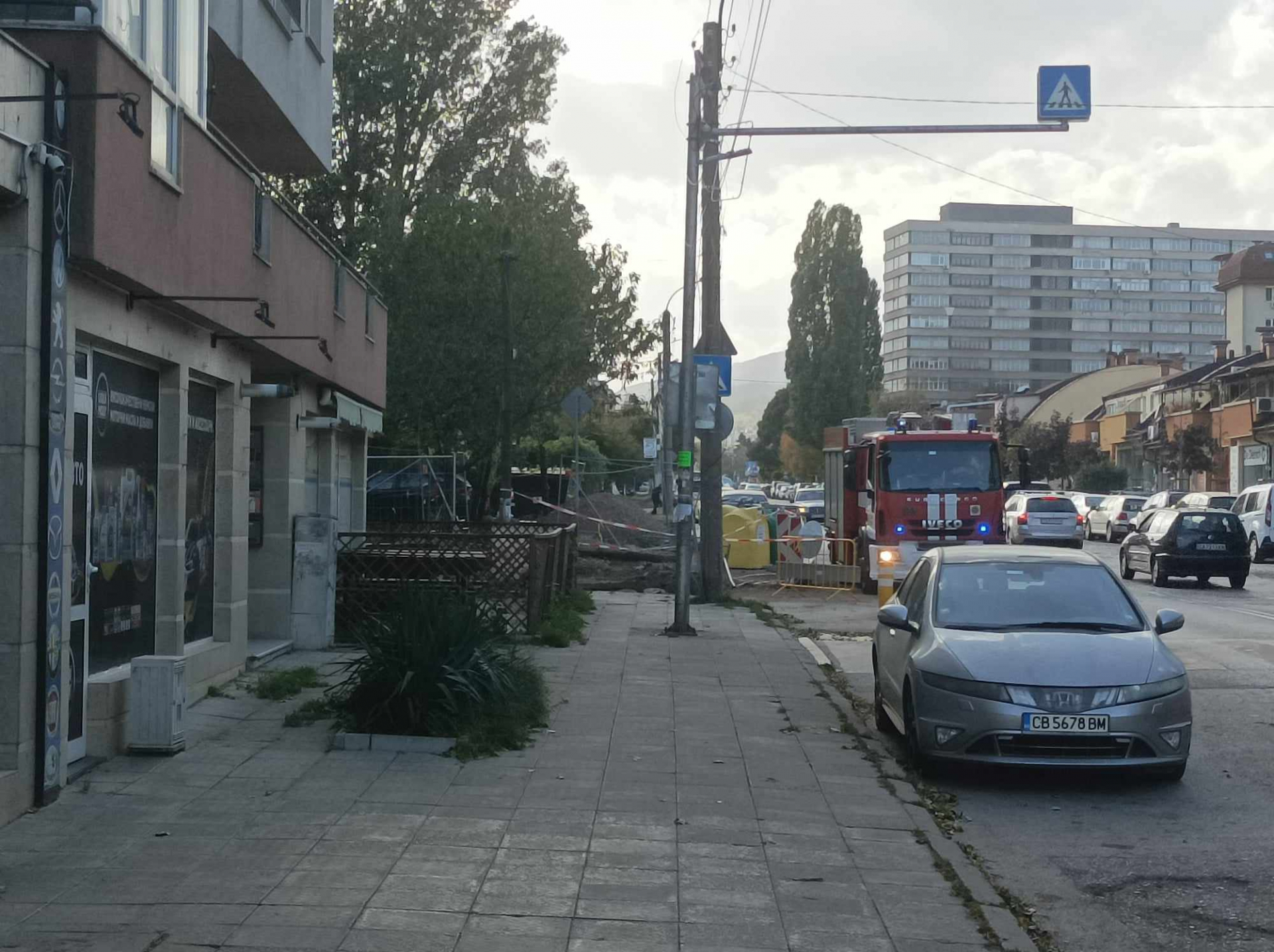 Извънредна ситуация в центъра на София, хвърчат пожарни СНИМКА
