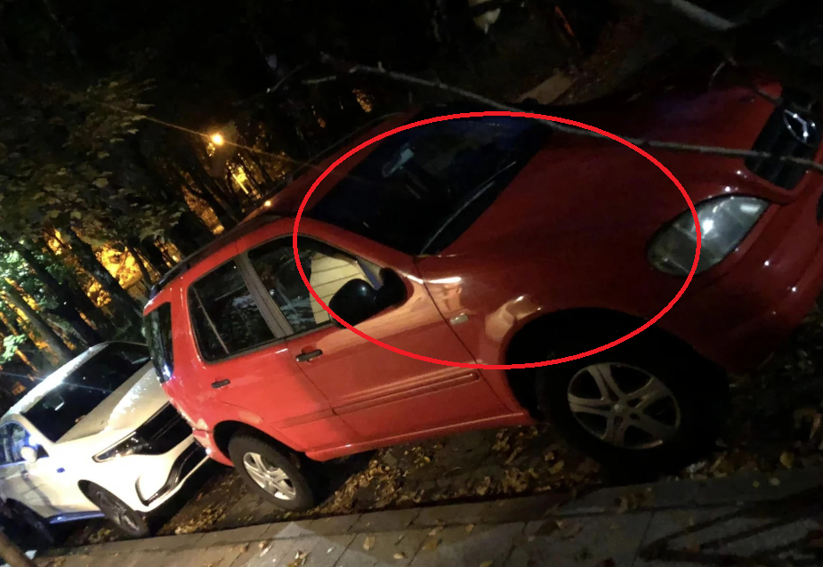 Шофьор паркира джипа си в столичния квартал "Лозенец", а когато се върна, изпадна в шок СНИМКА