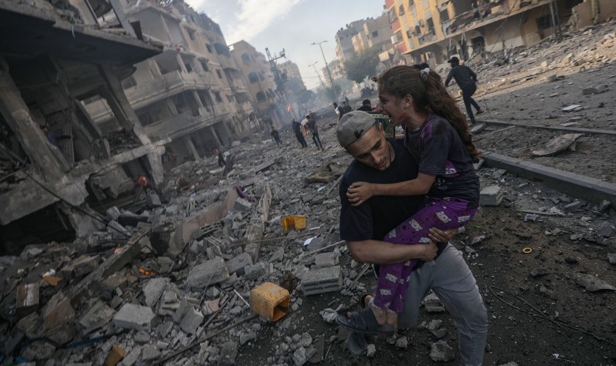Хаос и паника: 100 израелски изтребителя бомбардират ивицата Газа ВИДЕО