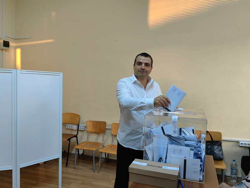 Няма да повярвате с какво искаше да гласува кандидат-кметът Бачийски СНИМКА