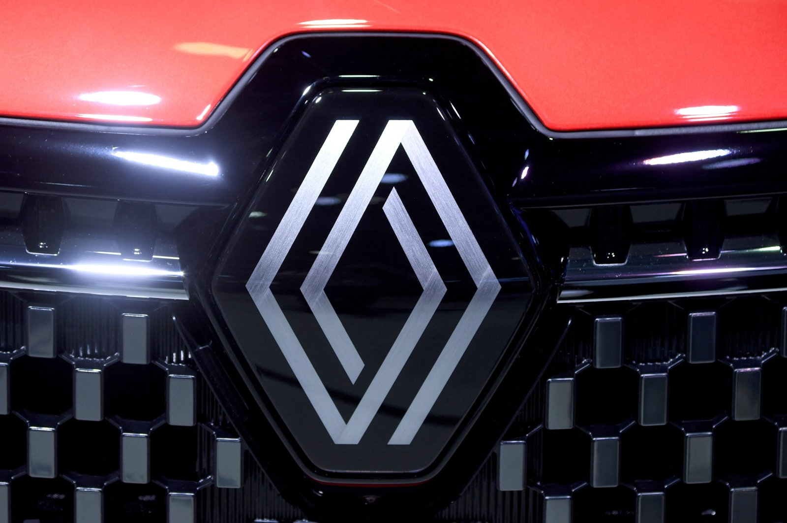 Бруталният пикап на Renault ще стане сериен СНИМКИ
