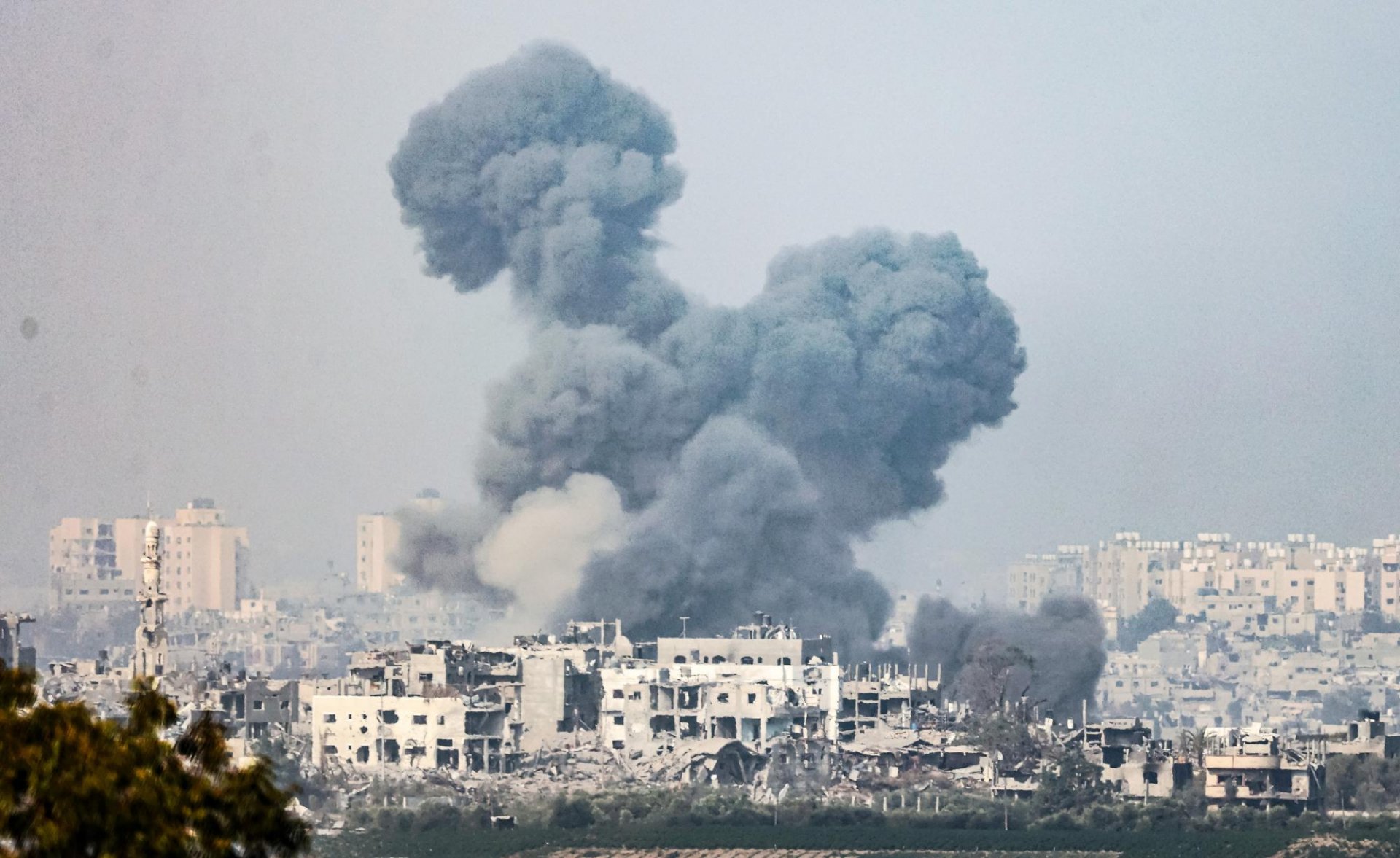 Повече от 400 души са евакуирани от ивицата Газа