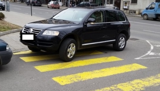 Измислиха нов начин да засрамят шофьорите и да ги накарат да паркират правилно СНИМКА