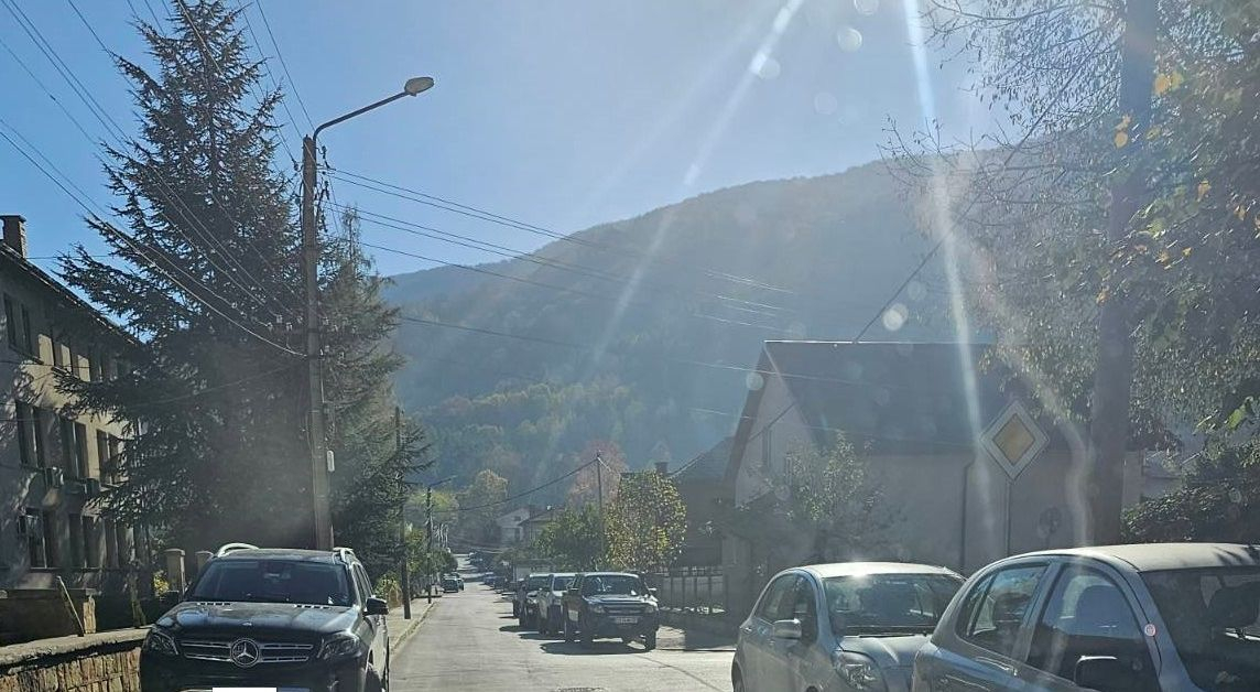 В първия частен град в България се агитират с черни джипове 