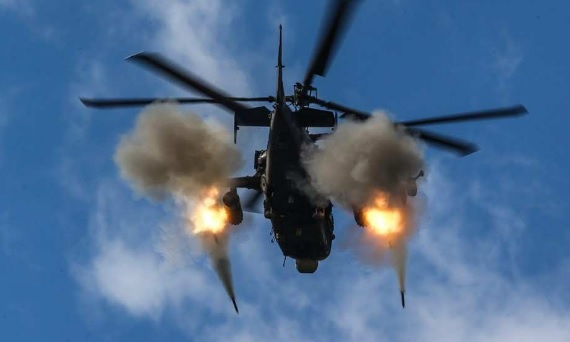 ВИДЕО от фронта: Хеликоптер Ка-52 поразява бронирана техника на ВСУ
