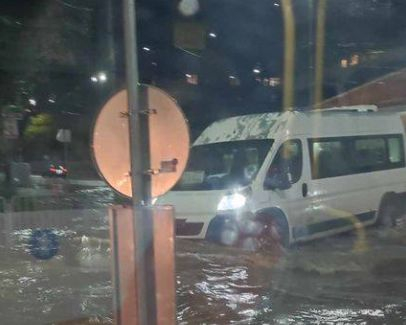 Среднощен апокалипсис в Перник, всичко е под вода, а в София... ВИДЕО