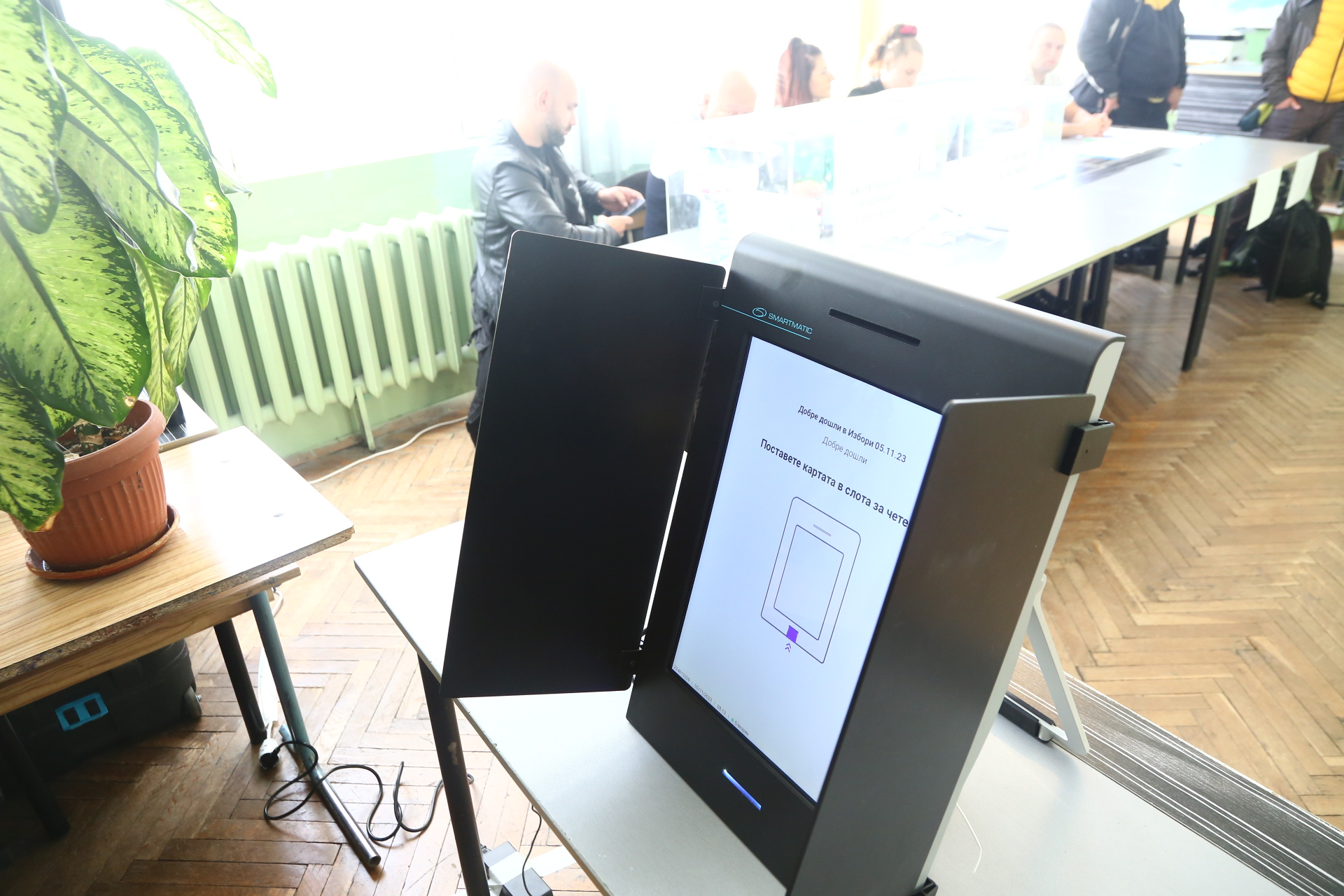 Започна се: Първи гаф с машина за гласуване, ето какво ще правят избирателите