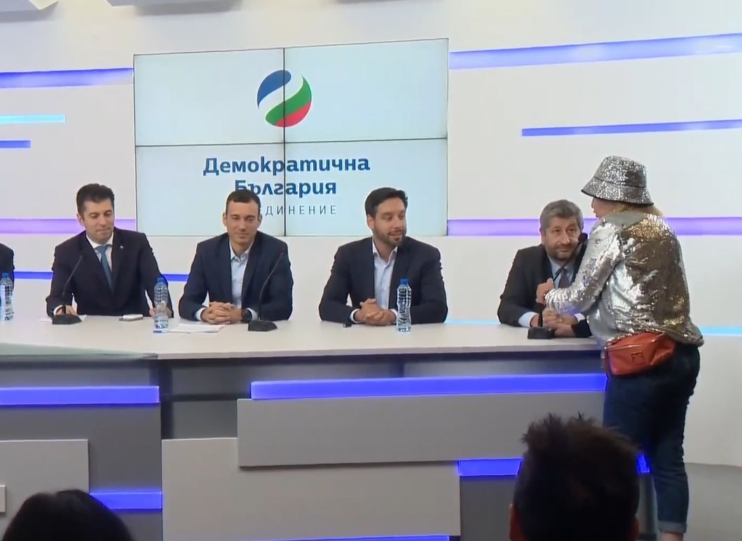 Беновска изчерви Кирил Петков с въпрос за дюкяна, Терзиев се плесна по челото ВИДЕО