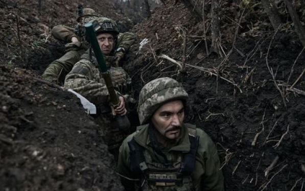 ВИДЕО от войната: Пленен боец ​​от ВСУ разказа за загубите на украинските позиции