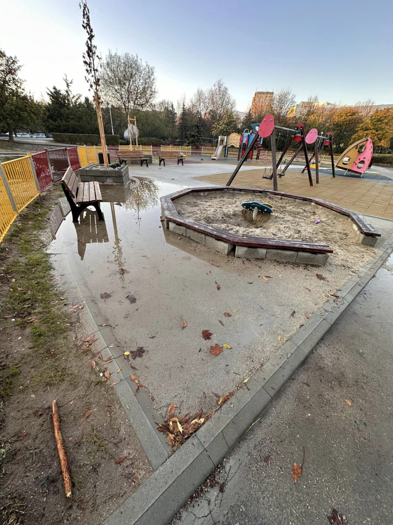 Ремонтираха парк в София, подобен абсурд не сте виждали СНИМКИ