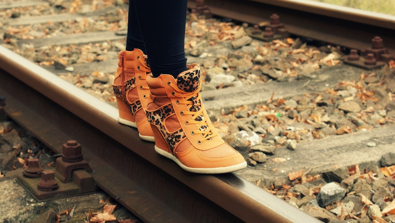 Тотален резил: Забравете за тези обувки през есента и зимата!