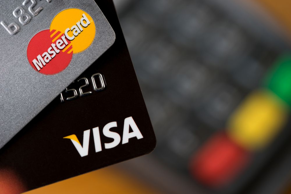 Край на мистерията: Ето какви са разликите между Visa и Mastercard ВИДЕО