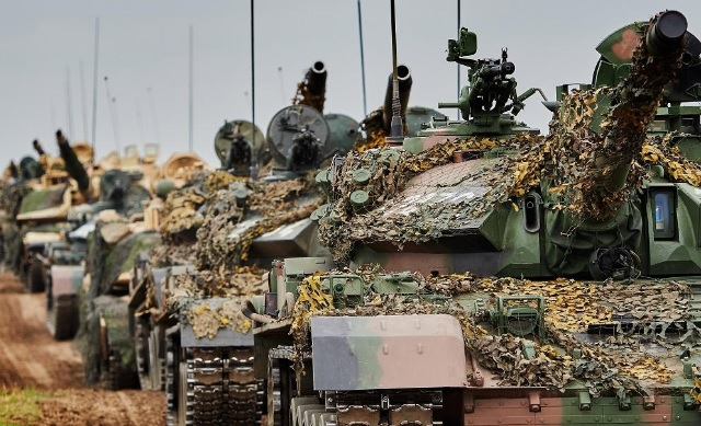 Кой колко харчи за армията: Как Русия повлия на бюджетите за отбрана на европейските страни