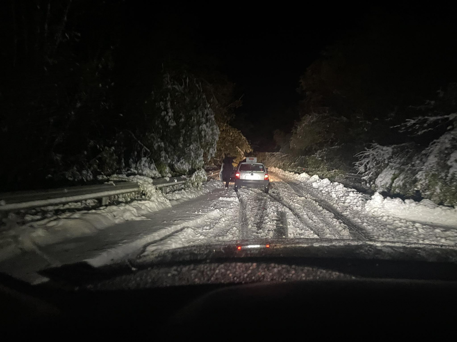 Апокалиптична картина: Пътят към Турция е затрупан със сняг СНИМКИ