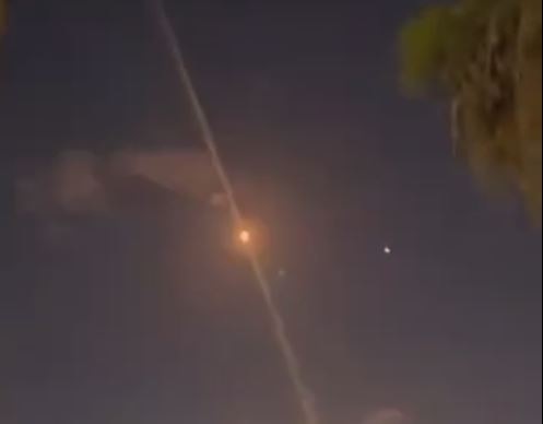 Израел свали ракети на "Хамас" с лазера Iron Beam за първи път в историята, а хусите удариха... ВИДЕО