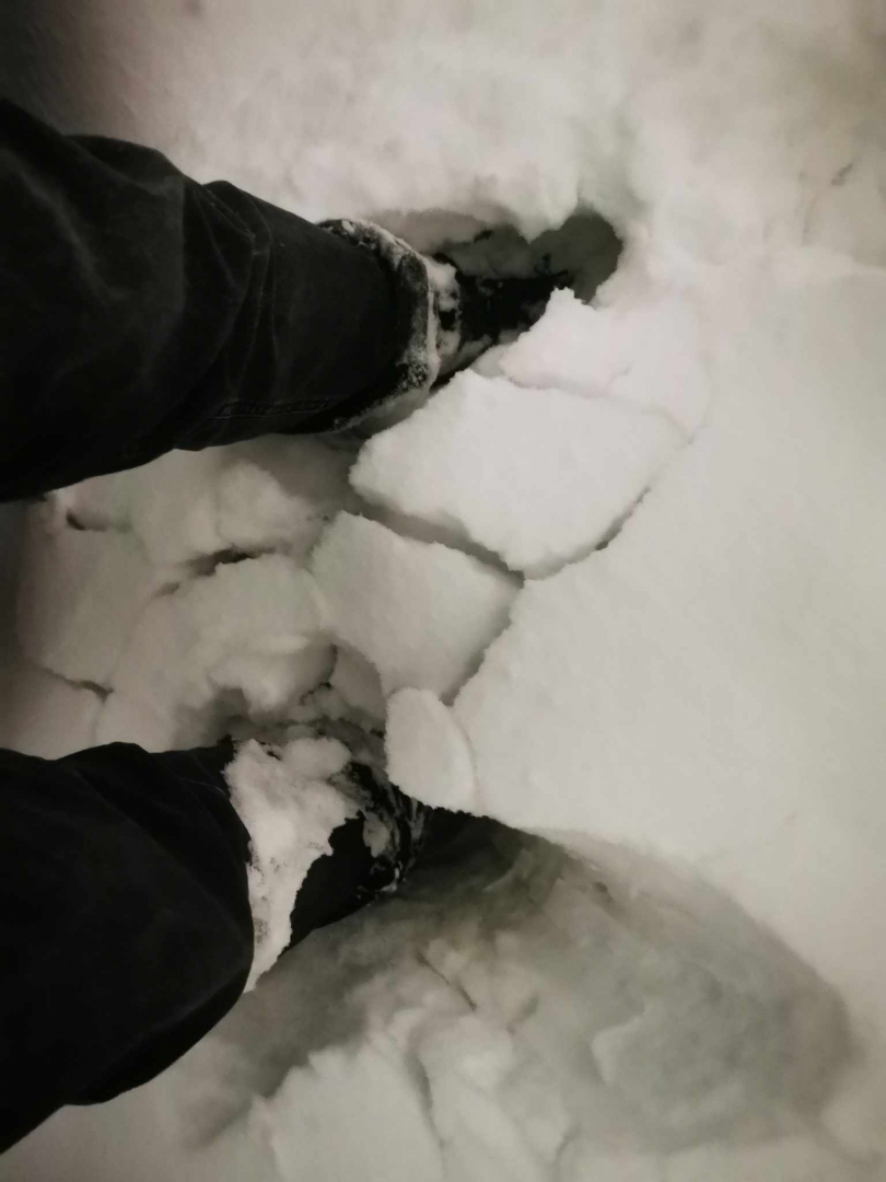 Истинска зима! 59 см. сняг затрупа Бургас по Коледа СНИМКА