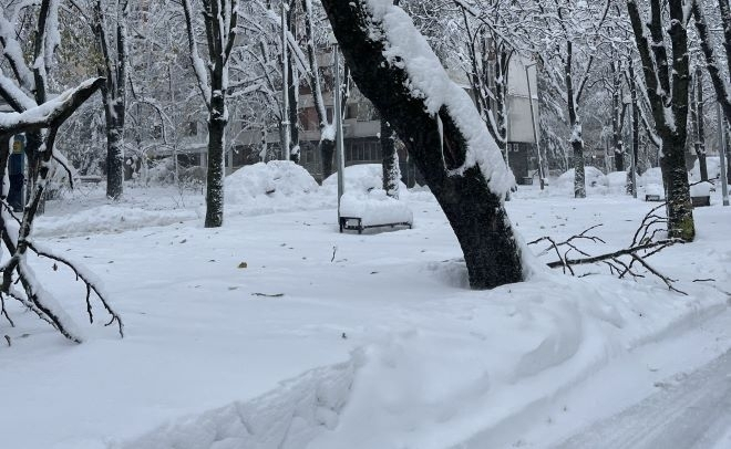 На това място у нас снегът вече е близо метър, 200 туристи бедстват без ток и вода