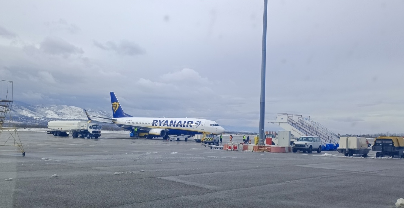 След блокадата в София и Варна: Какво е положението на летище Пловдив СНИМКИ
