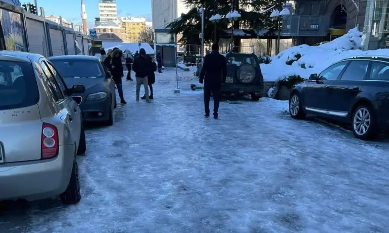 Стотици хора се изпотрошиха по ледовете в София, цифрите плашат