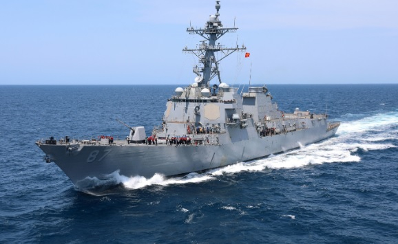 Нова коварна тактика на хусите поставя US военните кораби в опасен капан ВИДЕО