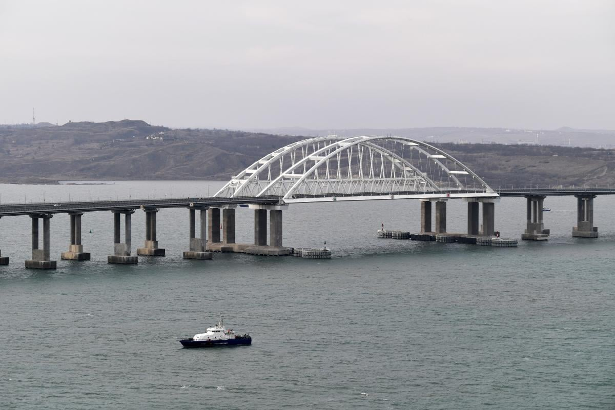 От Киев обявиха за бомбардировка на Кримския мост, моментът бил идеален