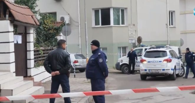 Благоевград е под полицейска блокада, натам ли духнаха с парите въоръжените крадци СНИМКИ