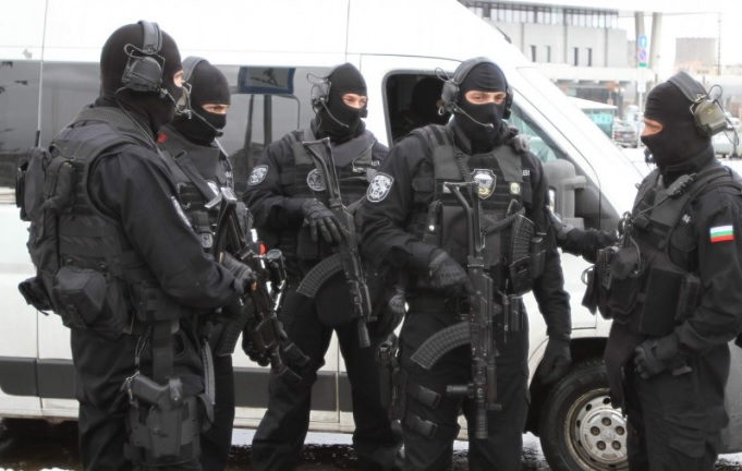 Почерня от полиция в Плевен и Никопол, има арестувани