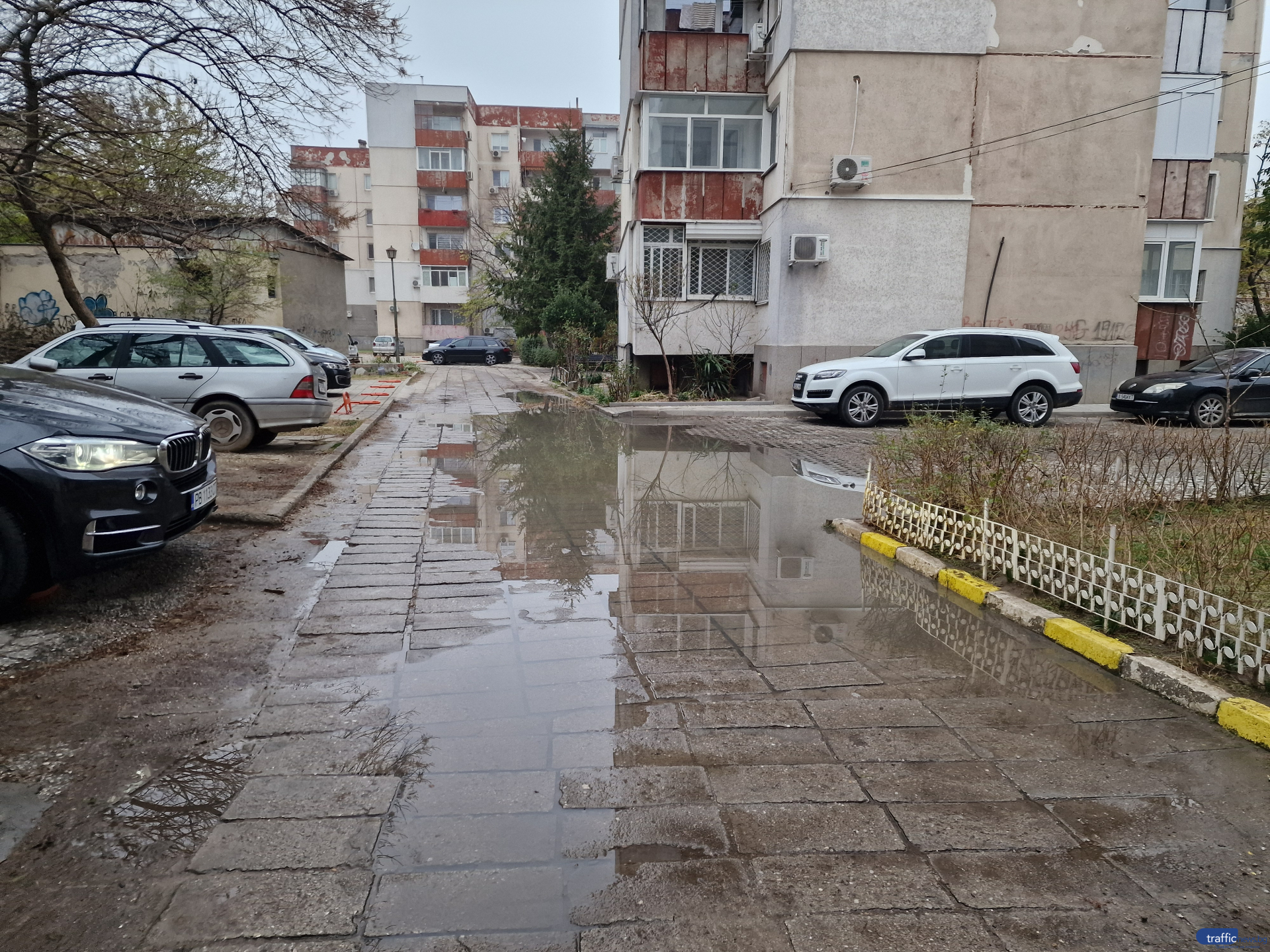 Кафяво езеро погълна улица в Пловдив, тези СНИМКИ ще ви смаят