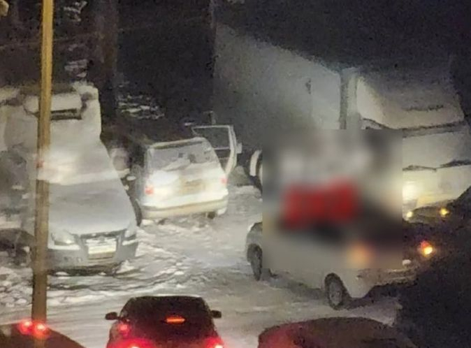 Откриха голи замръзнали трупове на мъж и жена на задната седалка на паркирана кола СНИМКА