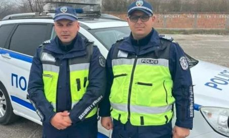 Цяла България говори за тези полицаи от Хасково, ето защо