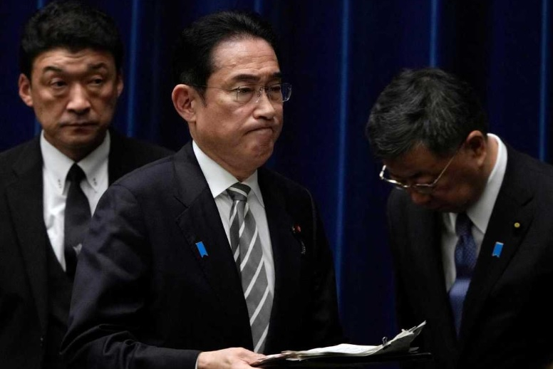 Уволнения на министри и масови оставки в Япония заради скандал