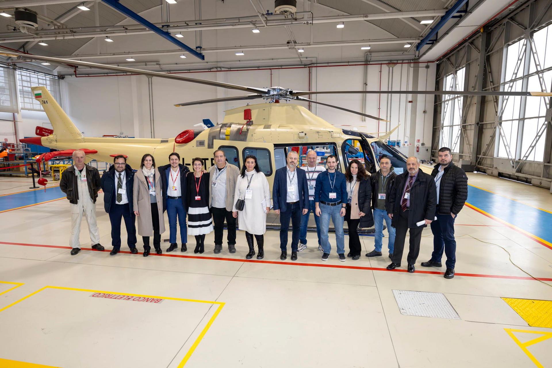 Властта гордо показа първия хеликоптер за спешна помощ СНИМКИ