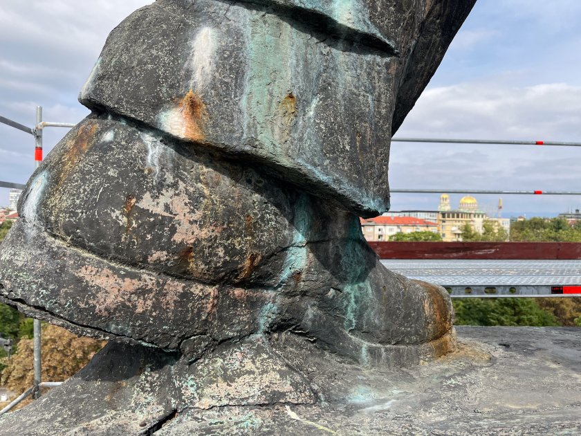 СНИМКИ разкриват защо Паметникът на Съветската армия трябва да бъде демонтиран 