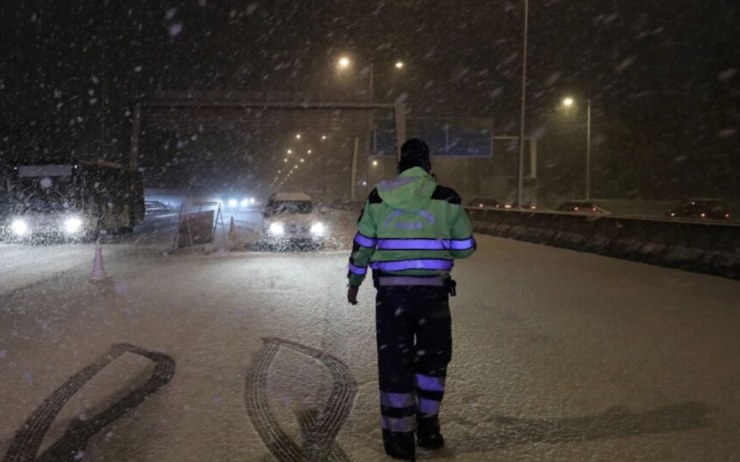Снегокалипсис в Гърция! Леден ад застигна тези любими на българите места СНИМКИ