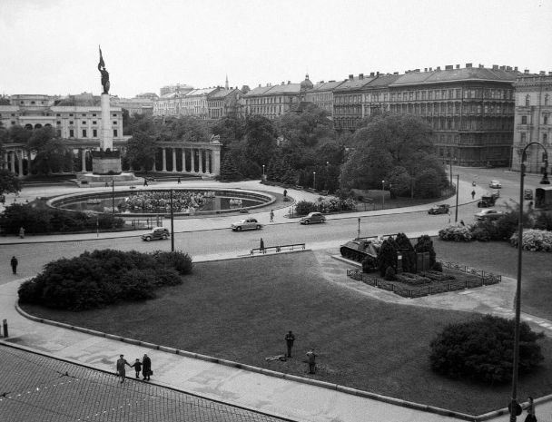 Всички сочат към Паметника на Съветската армия във Виена, но ето каква е истината