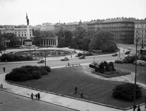 Всички сочат към Паметника на Съветската армия във Виена, но ето каква е истината