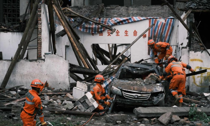 Мощно земетресение разтърси Китай и взе много жертви СНИМКИ