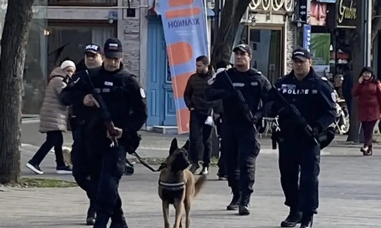 МВР пусна СНИМКИ на полицаи с кучета и автомати, ставаме ли полицейска държава? 