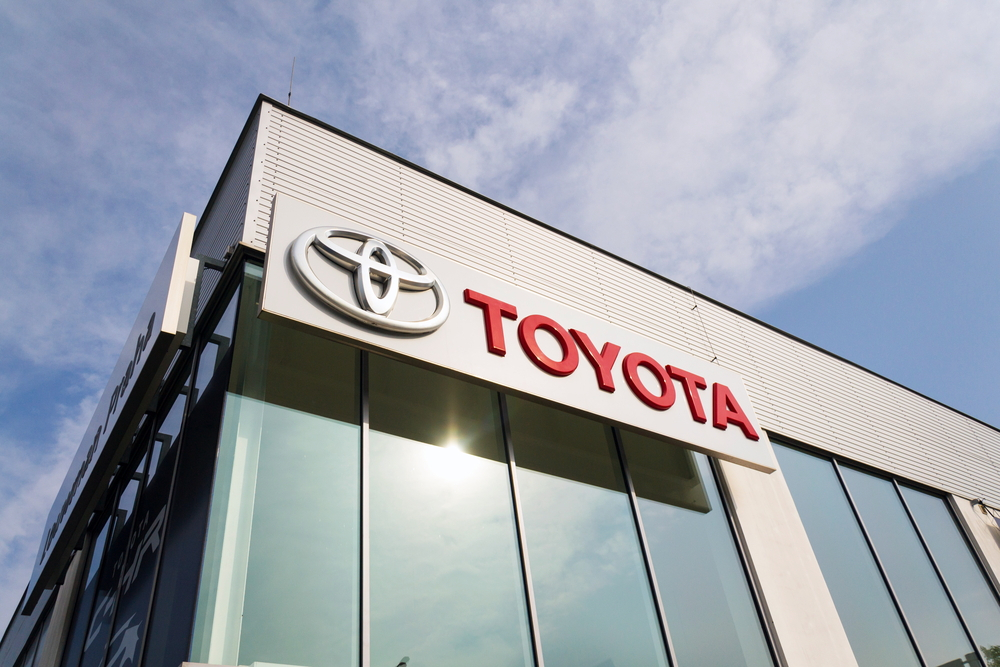 Toyota отри проблем, изтегля спешно 1 млн. автомобила