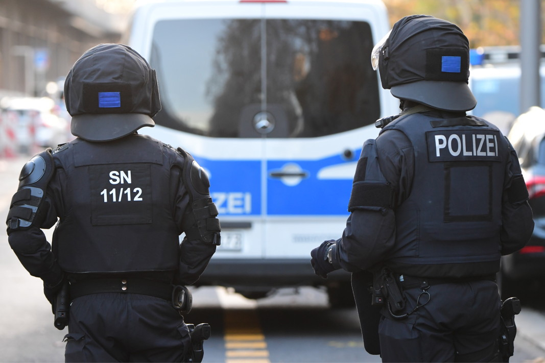 Паника тресе Германия преди празниците, полиция тараши катедралата в Кьолн 