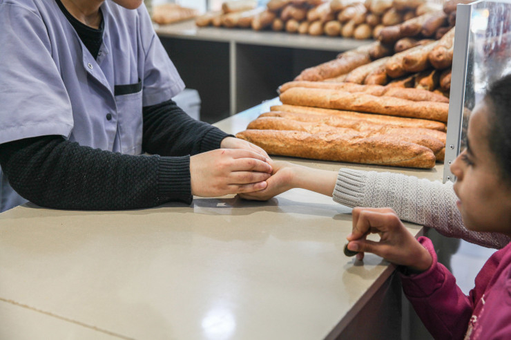 Безплатен хляб и без задачи: Необикновеното село, в което всички са с деменция