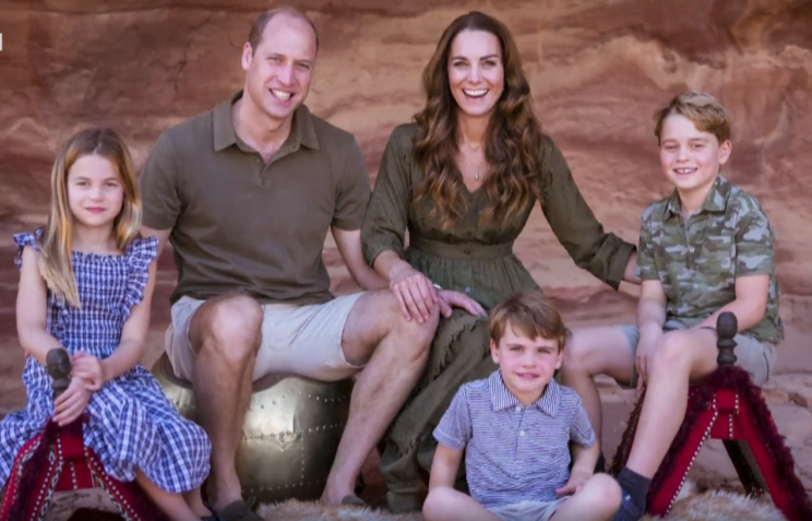 Ето как посрещнаха Коледа Кейт, Уилям и трите им деца ВИДЕО