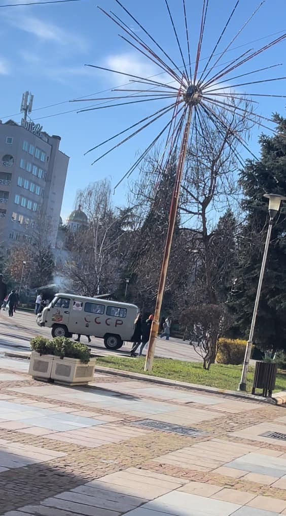 Мъж щракна нещо шокиращо в центъра на Дупница и отсече: Братушките дойдоха ВИДЕО 