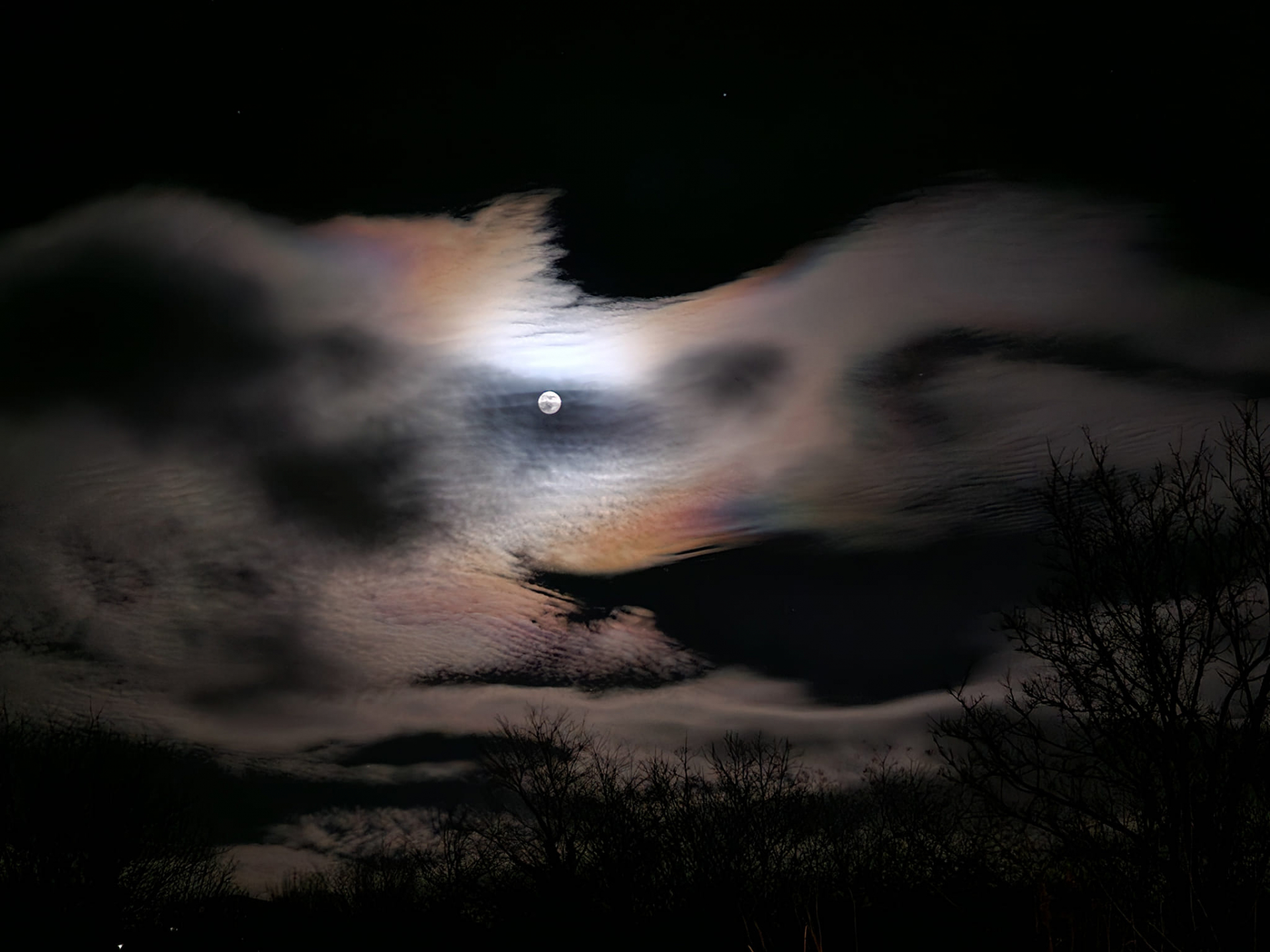 Уникална гледка в нощното небе смая варненци СНИМКИ 